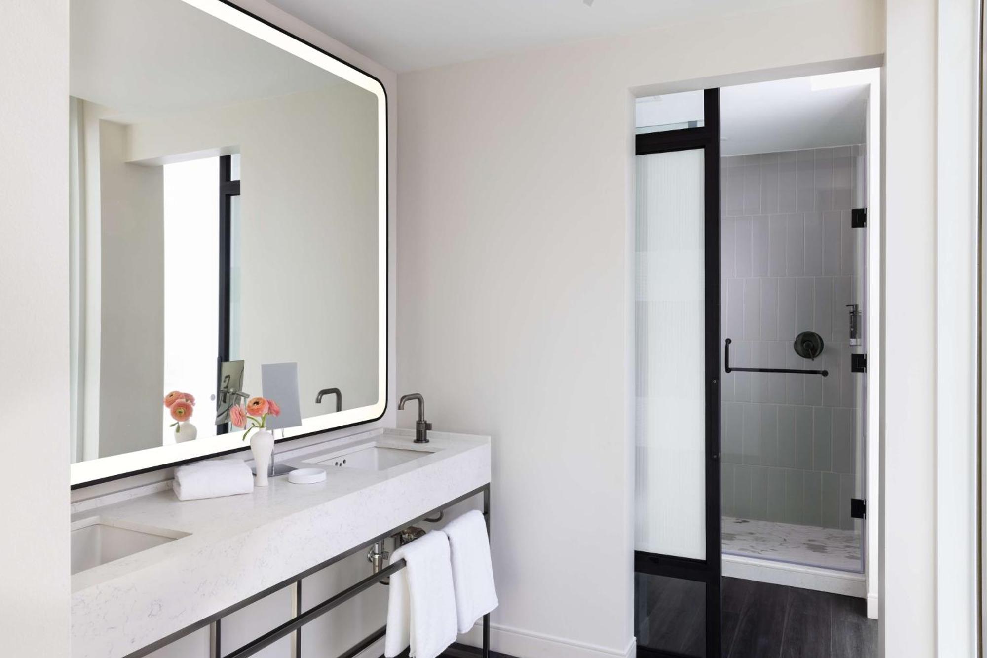 Hyatt Centric Congress Avenue 4*